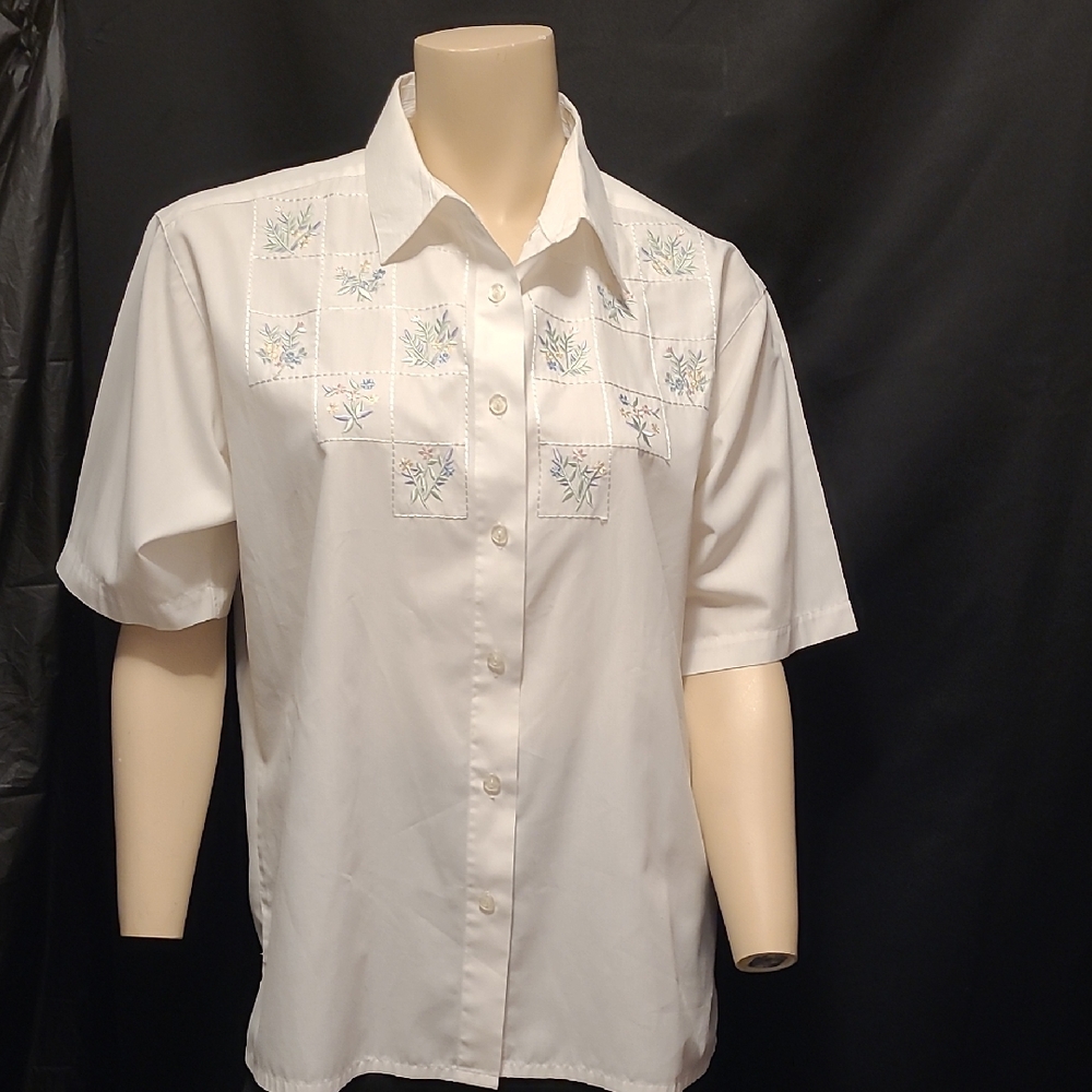 Vintage Embroidered White Short Sleeve Blouse  Single Needle Stitching